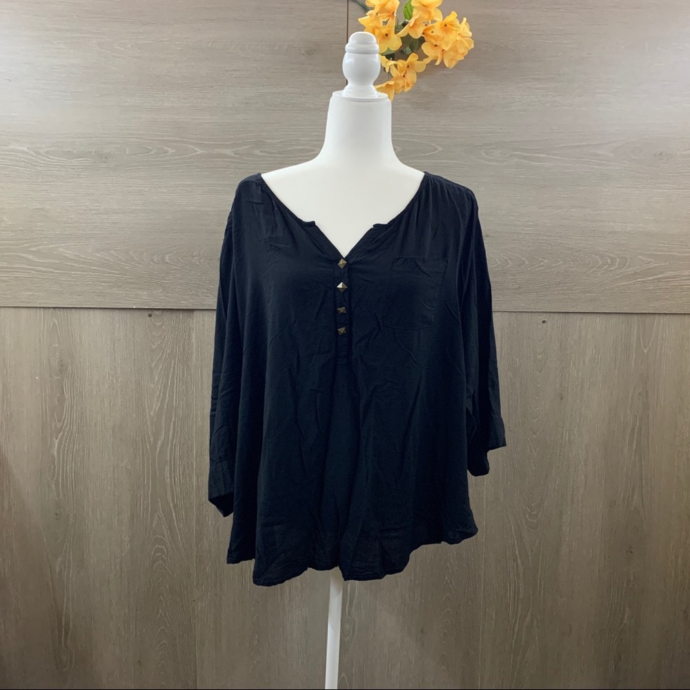 Torrid Black 4.25 Sleeve Flouncy Blouse